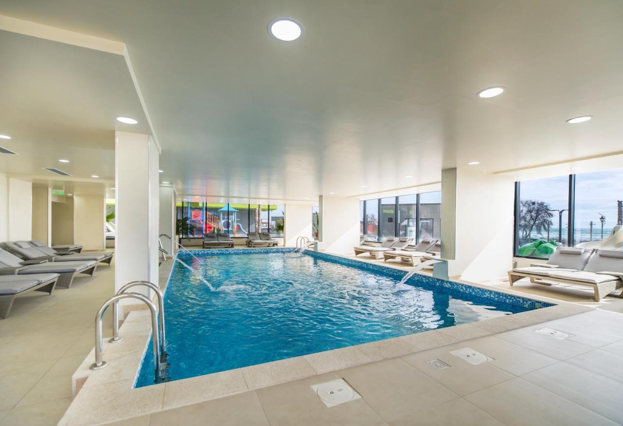 Blacksearama Apartment- Spa, Pools And Parking Mamaia Eksteriør bilde